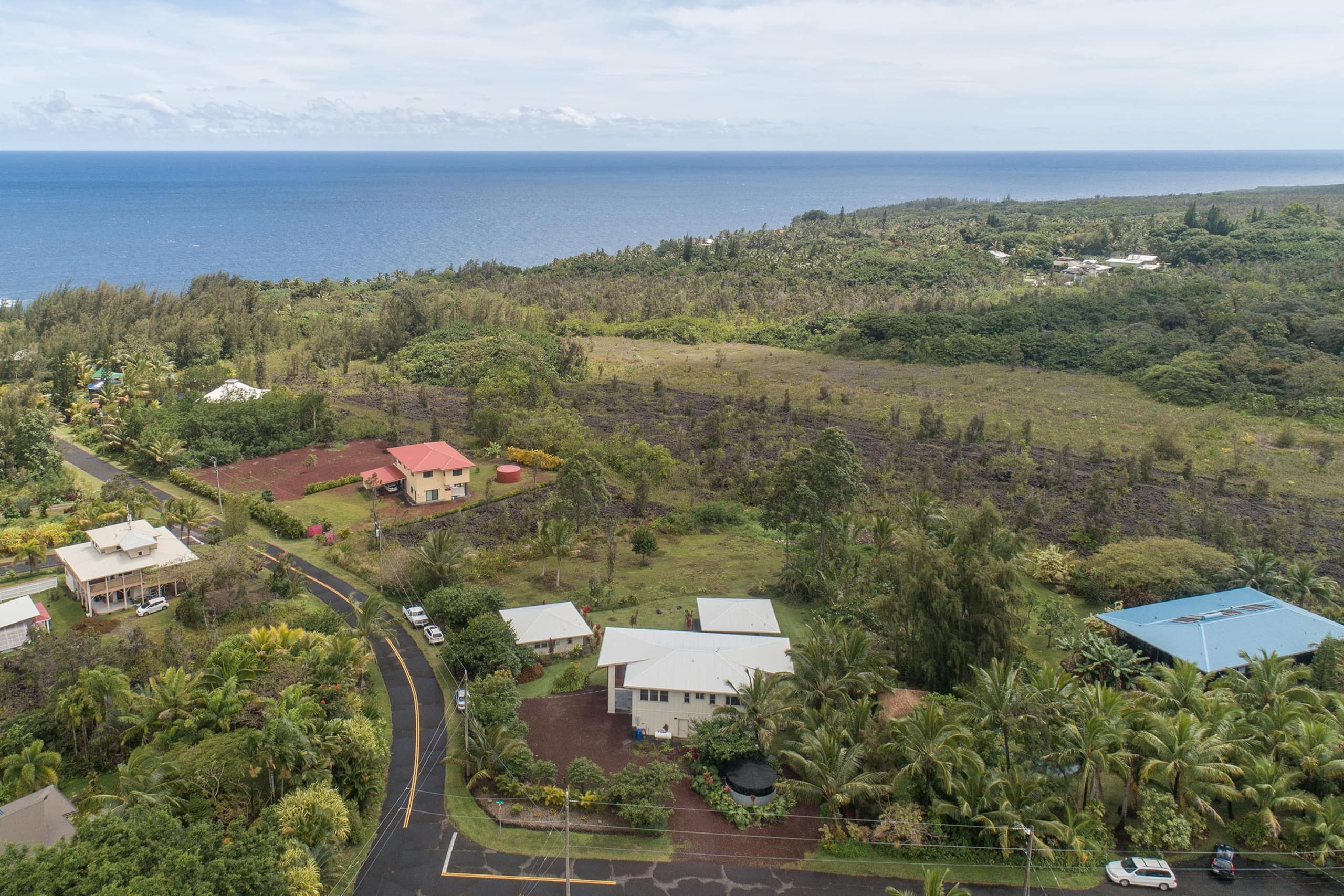 Home in Pahoa · ★4.94 · 2 bedrooms · 2 beds · 1.5 shared baths - Image 35