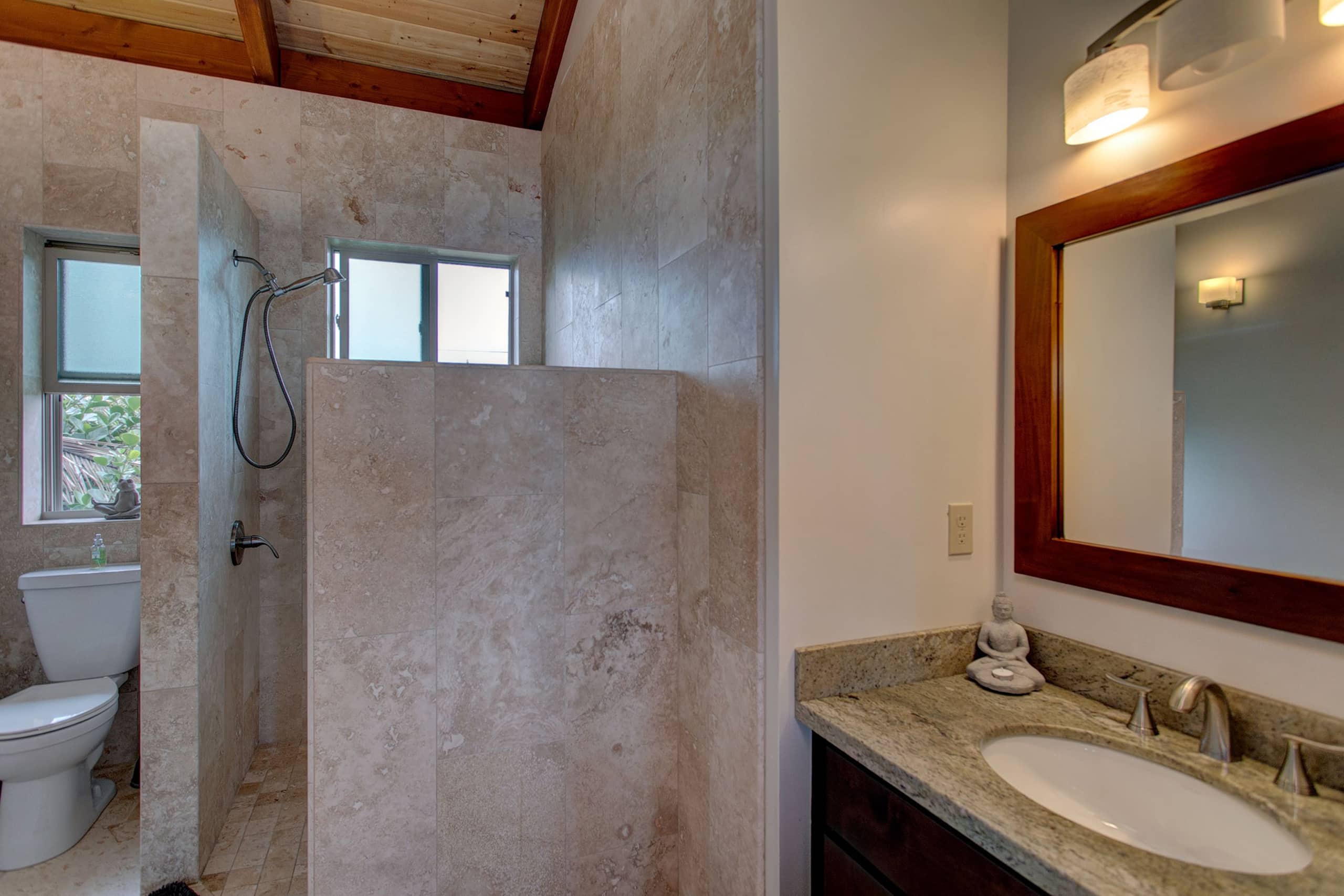 Home in Pahoa · ★4.94 · 2 bedrooms · 2 beds · 1.5 shared baths - Image 17
