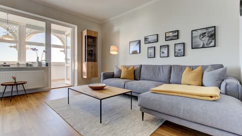Leistungsstarkes Airbnb: Villa Fernsicht-Apartment No. 5 with sea view - 60 m² in Sassnitz