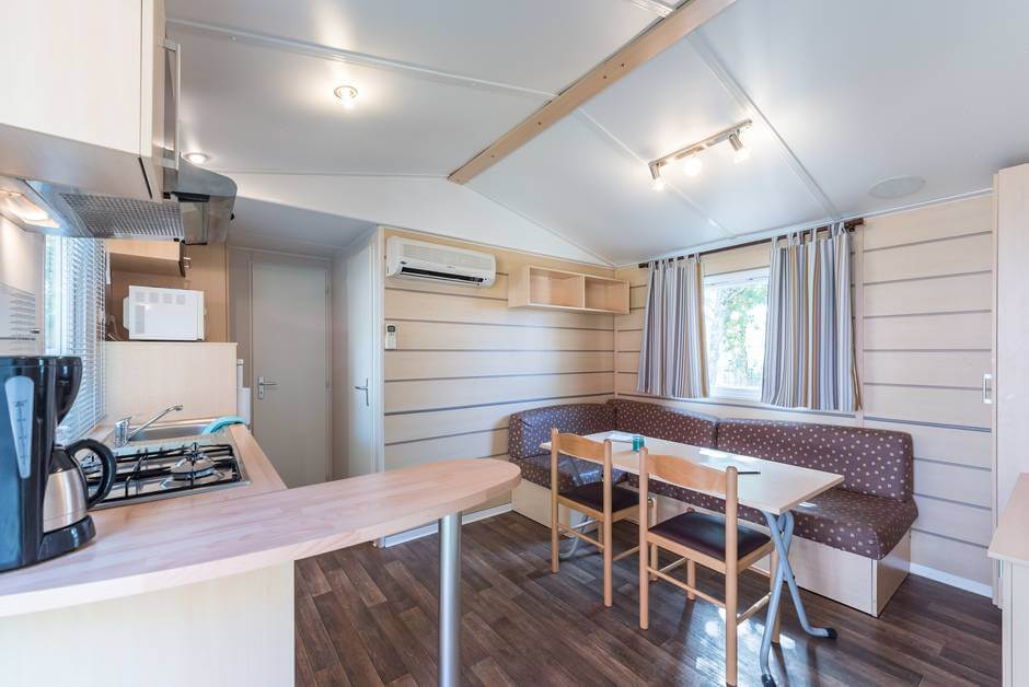 Airbnb performant: 2-bedroom air-conditioned bungalow à Grospierres