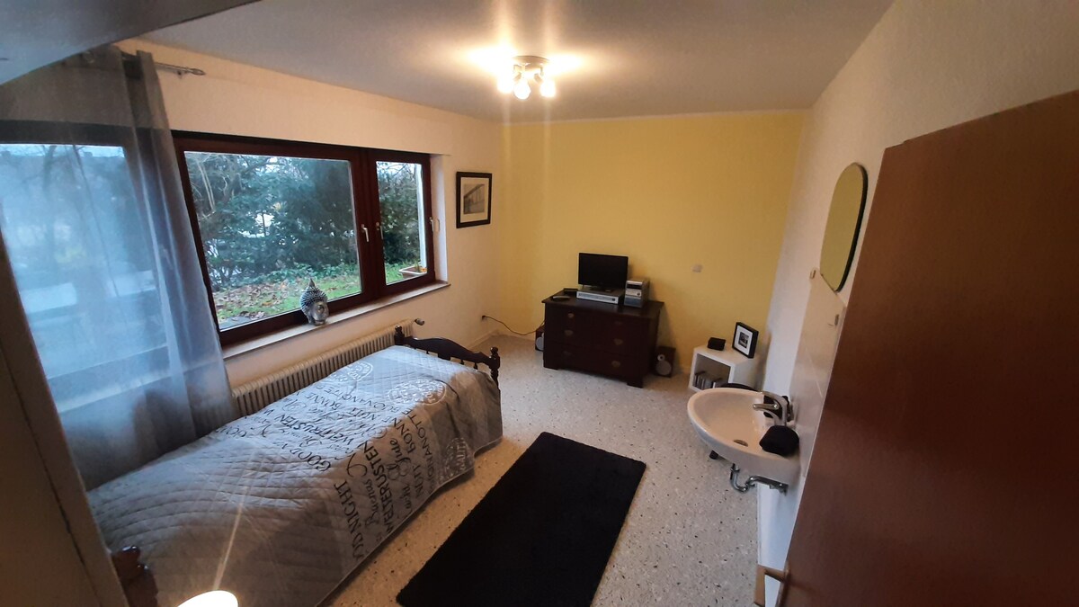 ห้องเดี่ยวพร้อมเตียงเดียวสามารถเพิ่มเตียงพับได้