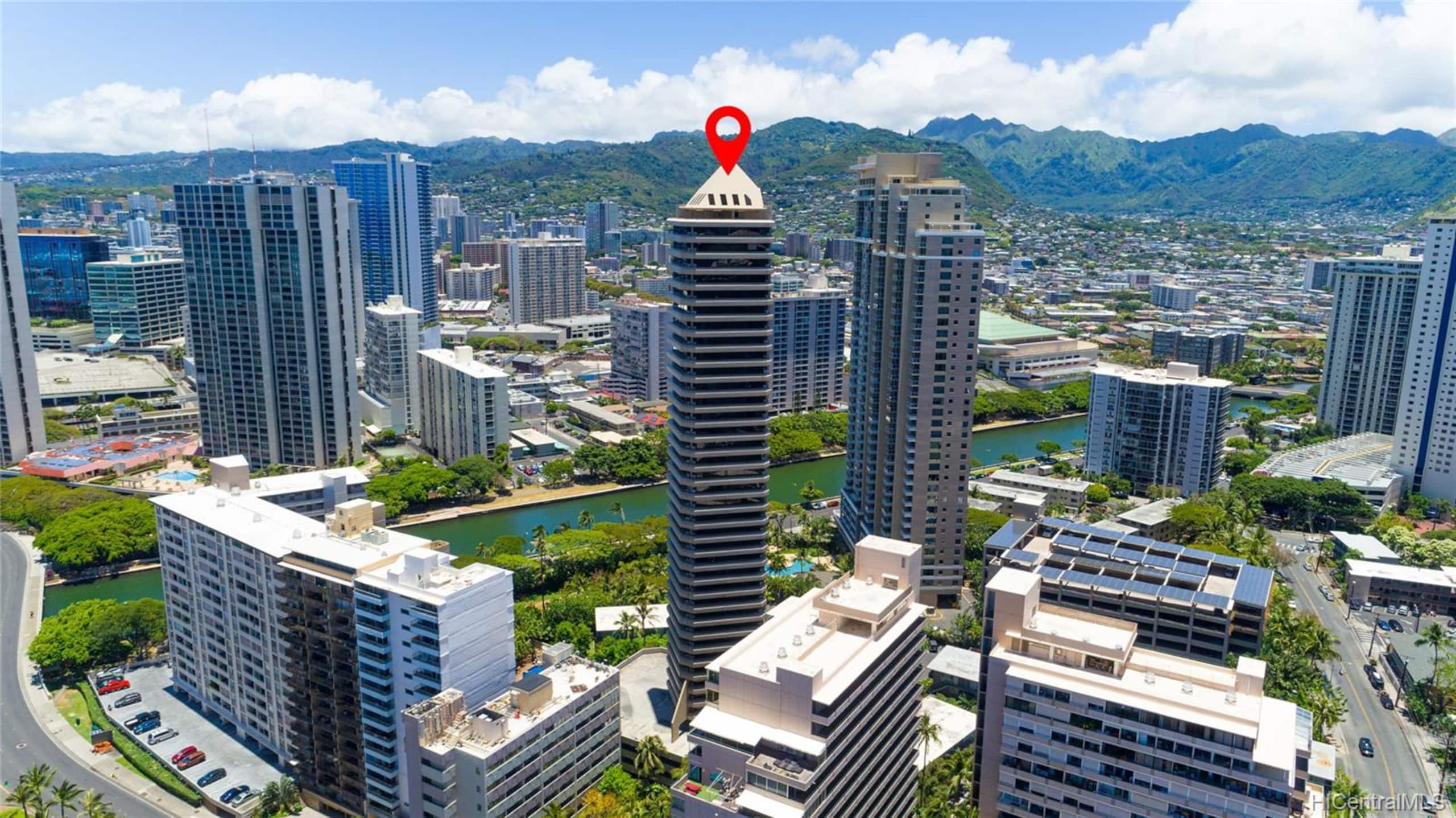 Condo in Honolulu · ★4.54 · Studio · 1 bed · 1 shared bath - Image 10