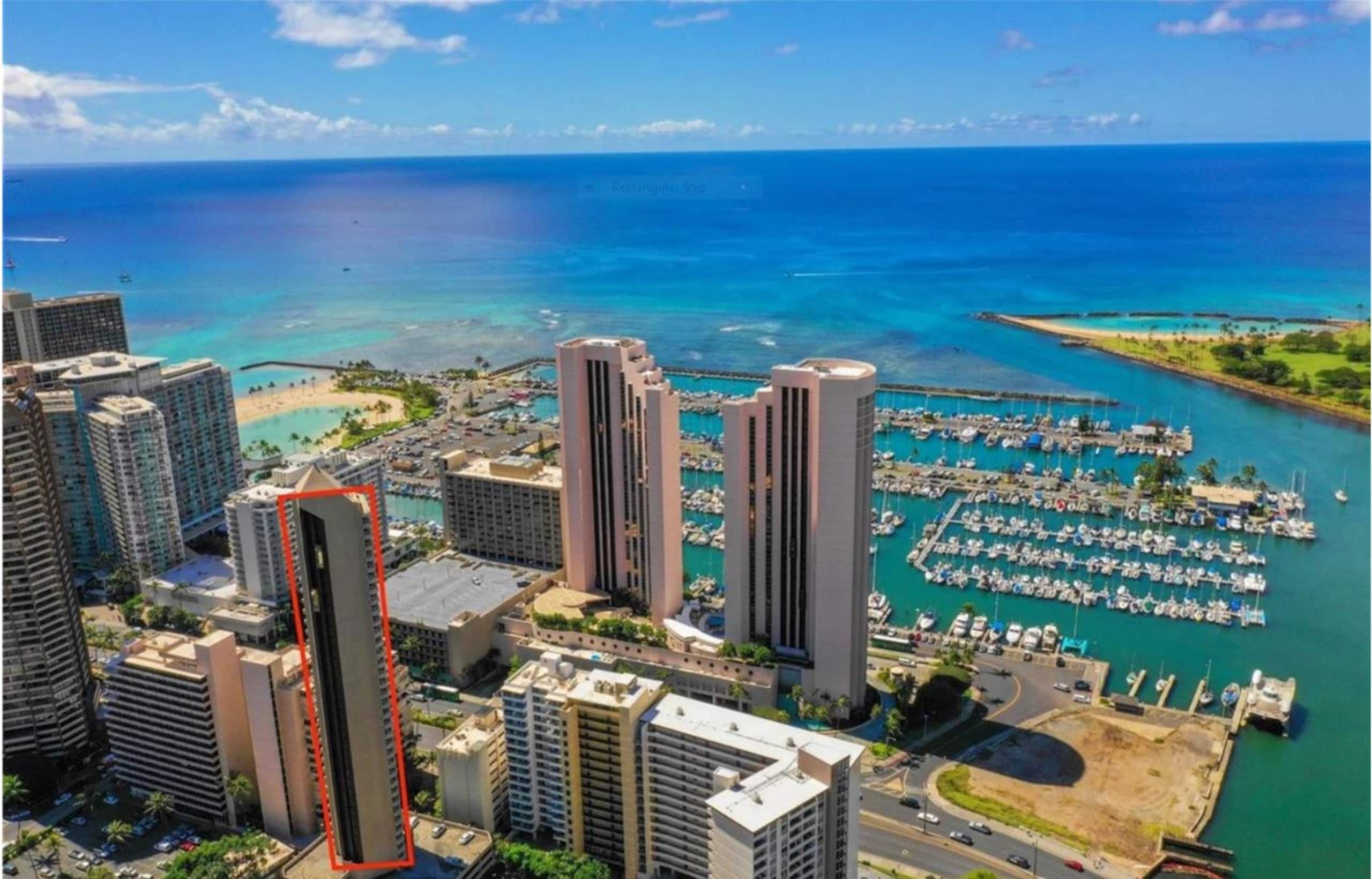 Condo in Honolulu · ★4.54 · Studio · 1 bed · 1 shared bath - Image 9
