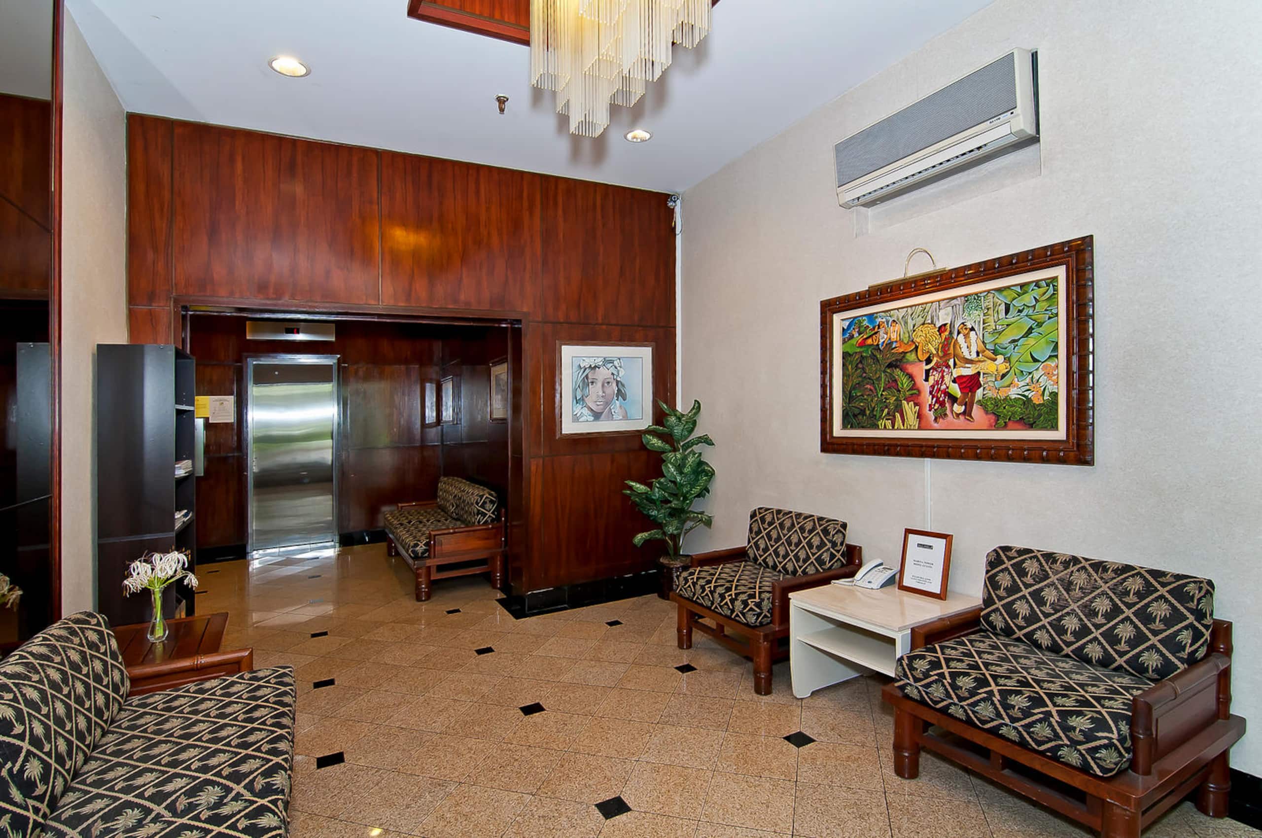 Condo in Honolulu · ★4.54 · Studio · 1 bed · 1 shared bath - Image 8