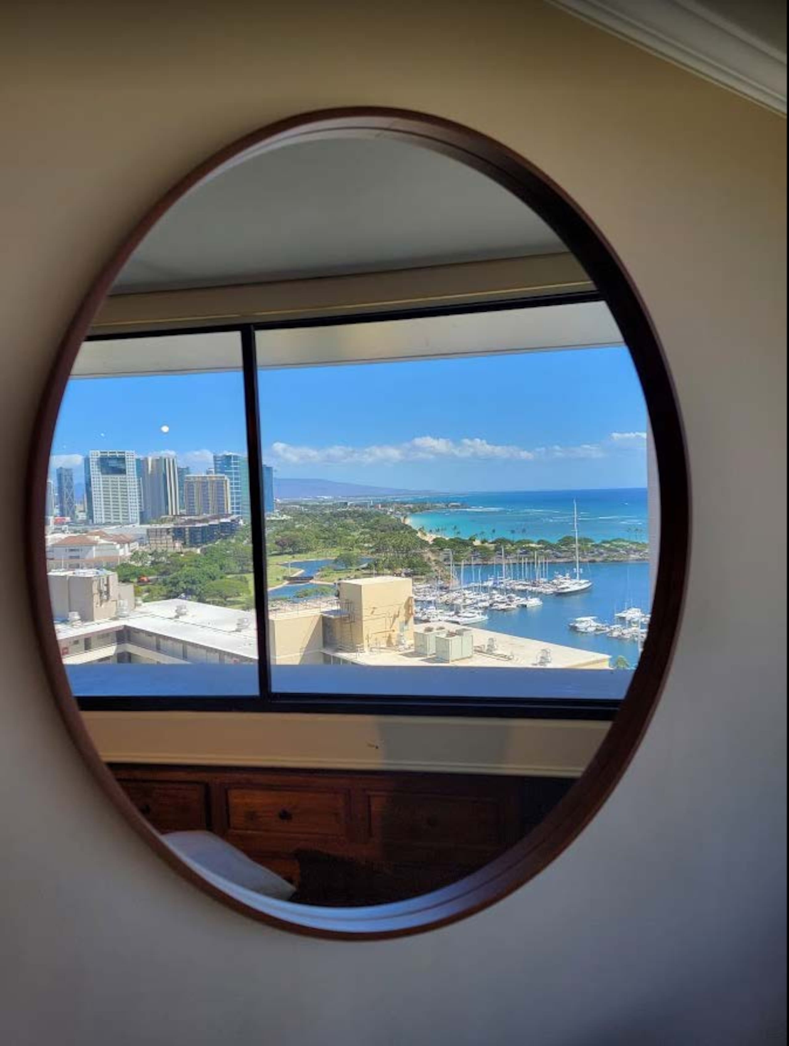 Condo in Honolulu · ★4.54 · Studio · 1 bed · 1 shared bath - Image 4