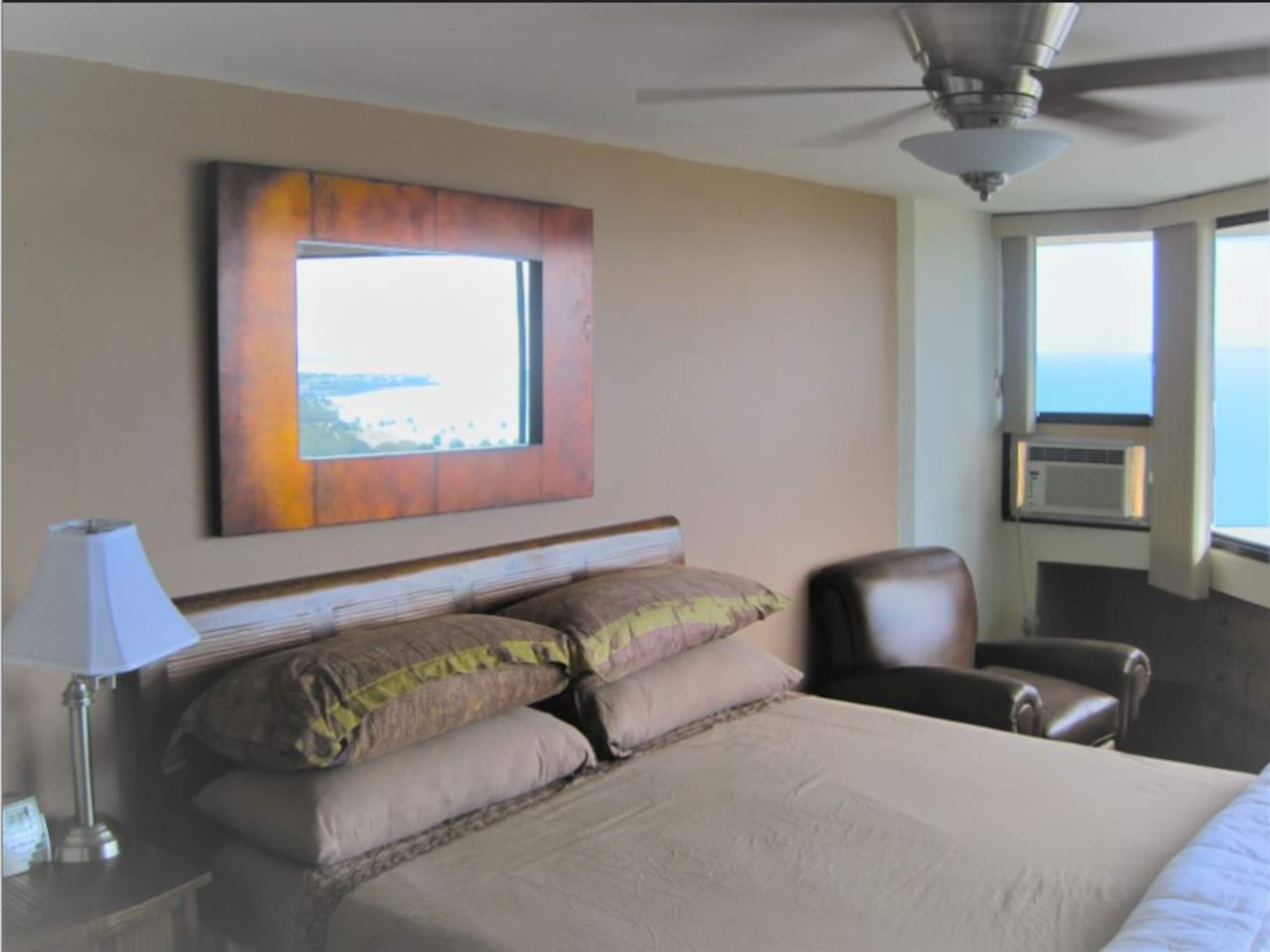 Condo in Honolulu · ★4.54 · Studio · 1 bed · 1 shared bath - Image 16