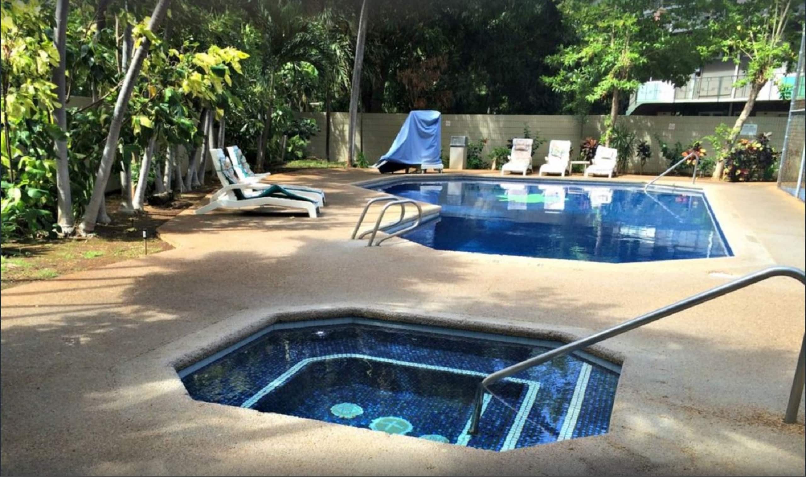 Condo in Honolulu · ★4.54 · Studio · 1 bed · 1 shared bath - Image 12