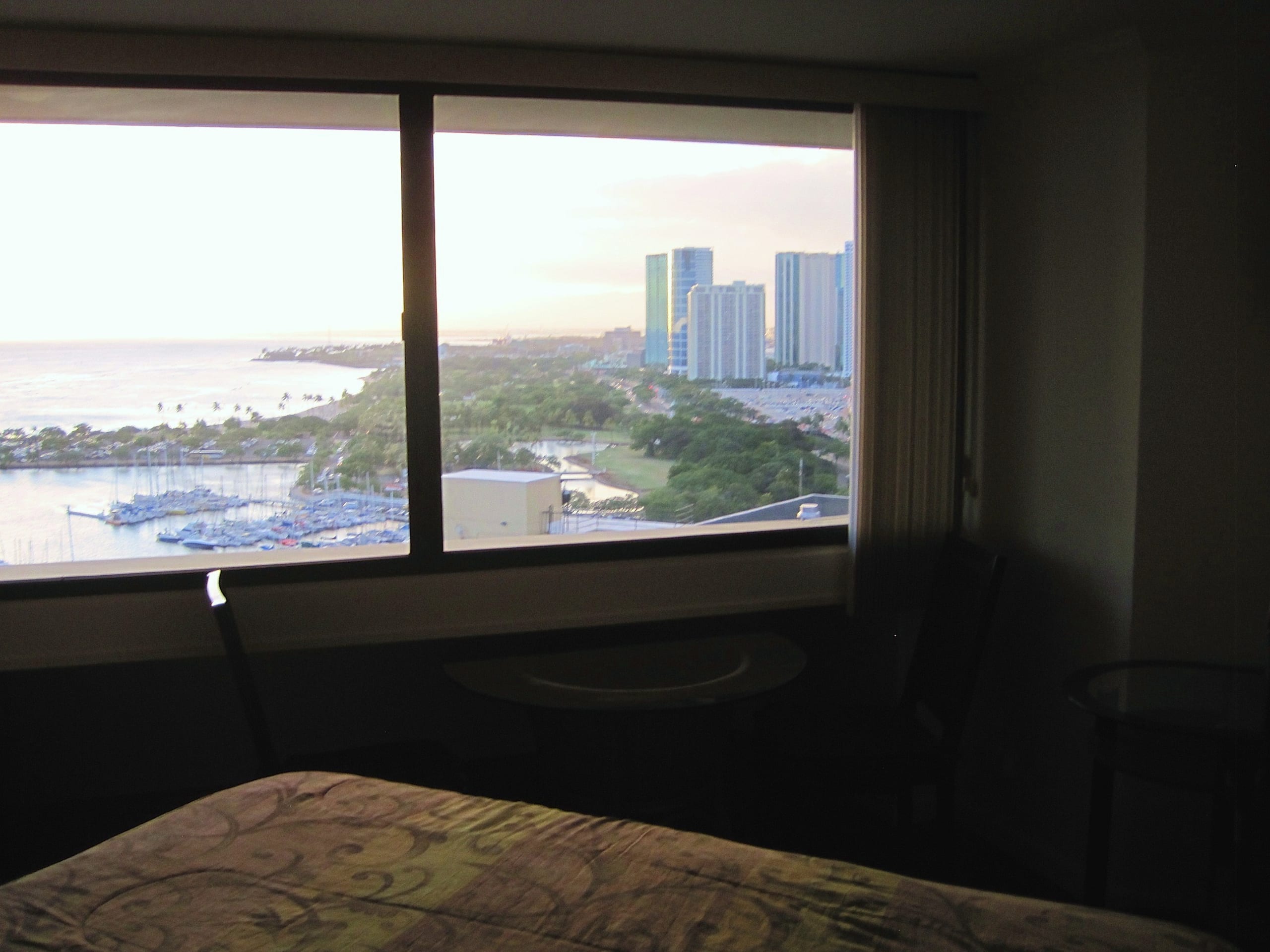 Condo in Honolulu · ★4.54 · Studio · 1 bed · 1 shared bath - Image 6