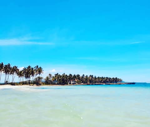Villa Oceanfront steps to Beach-Family & Friends