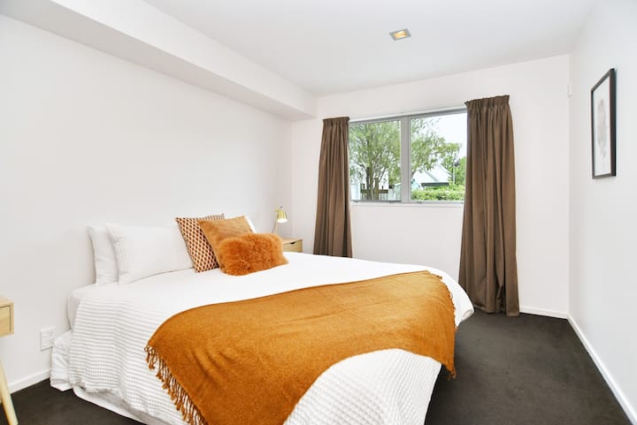 Spálňa 1 s manželskou posteľou King