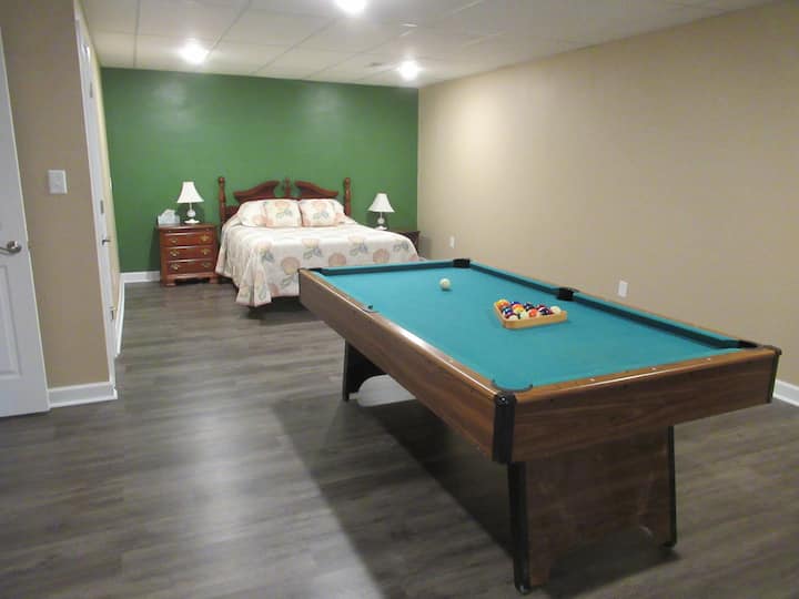 地下室游戏室增加了标准双人床。（ 2021年11月22日）