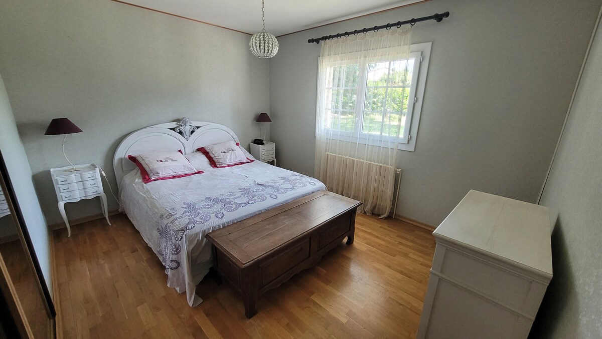 Спална соба 160 X 200. Приземје.