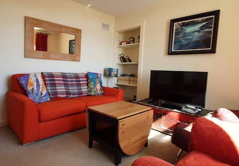 Popular Airbnb listing: Lighthouse Keeper's Cottage, Noss Head, NC500 in Wick