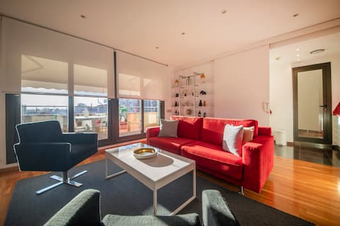 Top Airbnb: Paseo de Gracia D apartment; private terrace, Wi-Fi en La Dreta De L'eixample