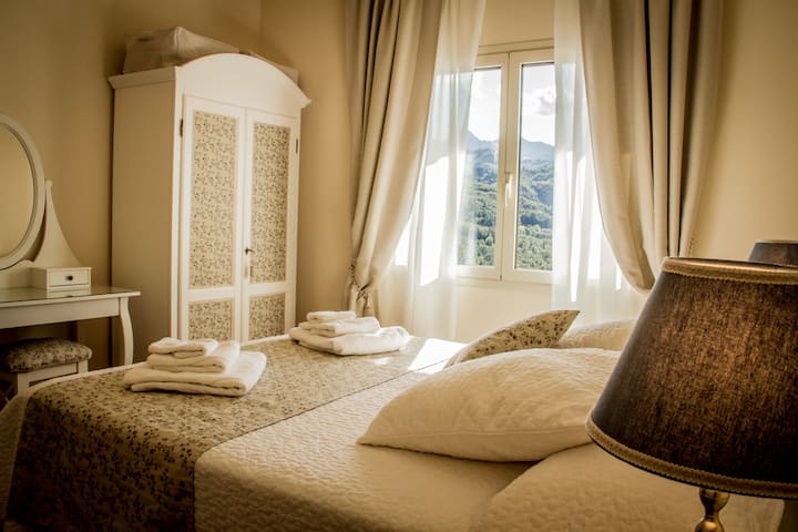 Hazelnut双人卧室泳池景观