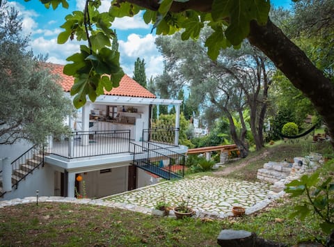 ZAZENDA ROOFTOP APARTMENT with Spacious Terrace