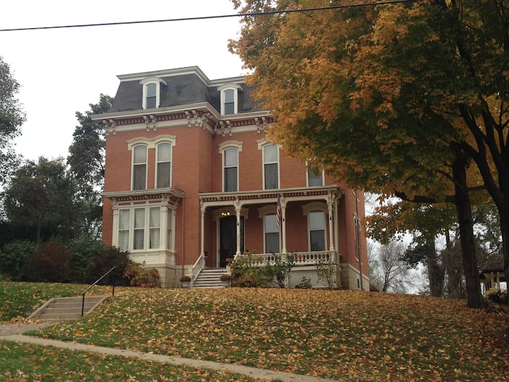 Historic John Bell House Villas for Rent in Dubuque, Iowa, United