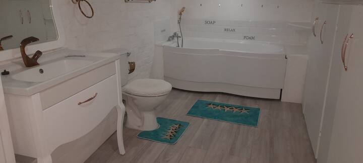 חדר רחצה שני למעלה