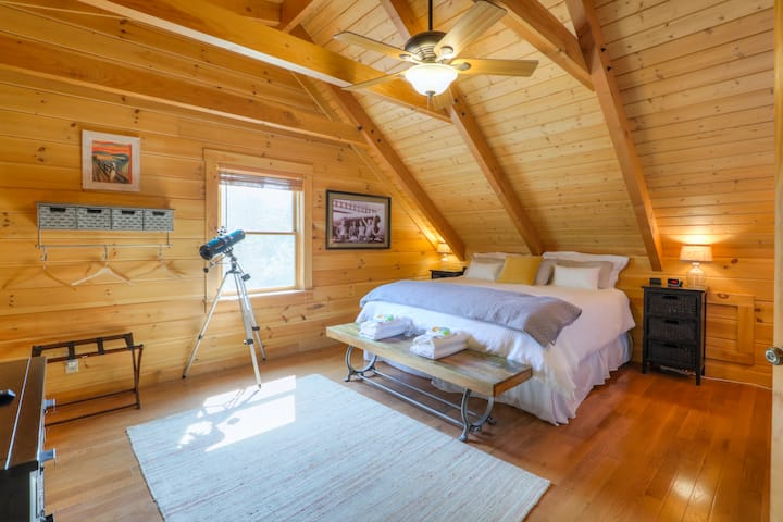 Bedroom Upstairs with Full Bath
