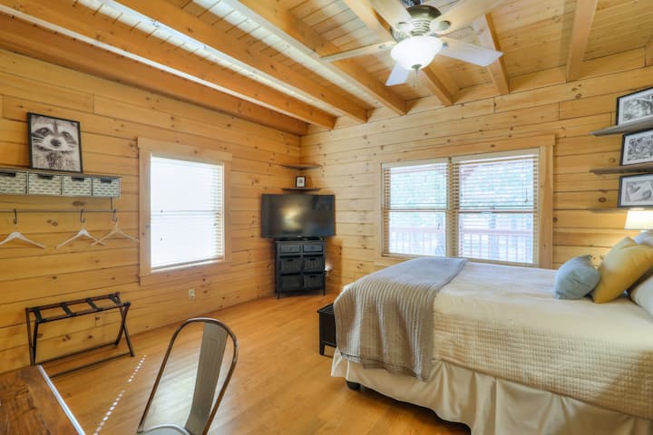 Full Bedroom Downstairs with full bathroom
