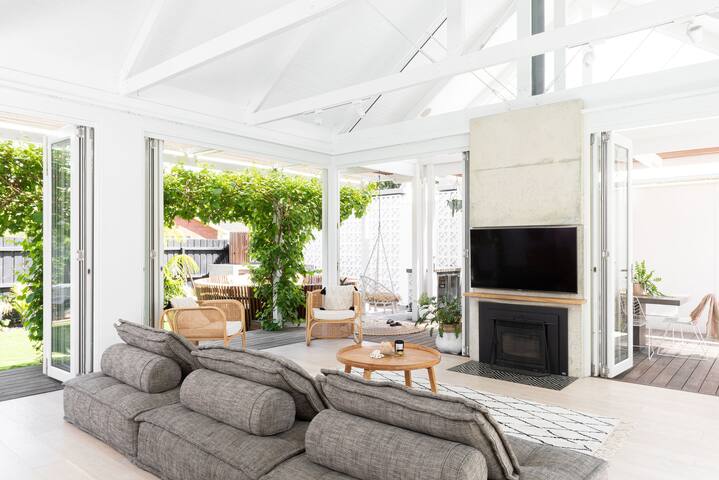 Seaview beach house . gallery image 2