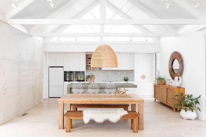 Seaview beach house .