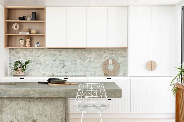 Seaview beach house . gallery image 3