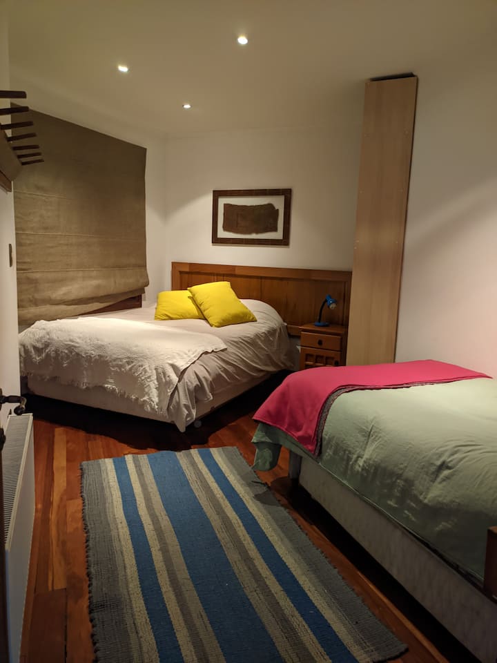 Двокреветна соба со кревет на спуштање