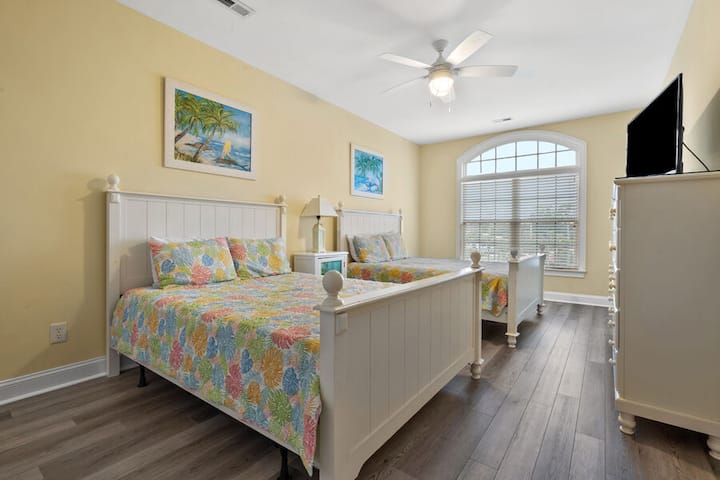 Უზარმაზარი საძინებელი 2 ორადგილიანი საწოლით