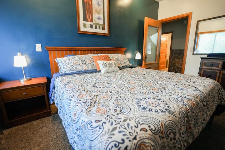 Eastside bedroom with king size bed and lamps w/ USB ports