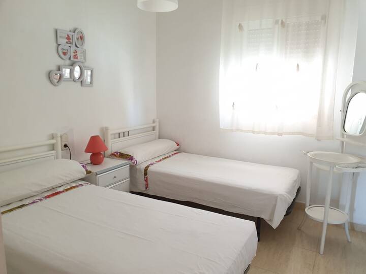 Biela izba s výhľadom na prechádzku