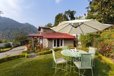 V are family-3BD villa, Near Kainchi Dham-Bhimtal