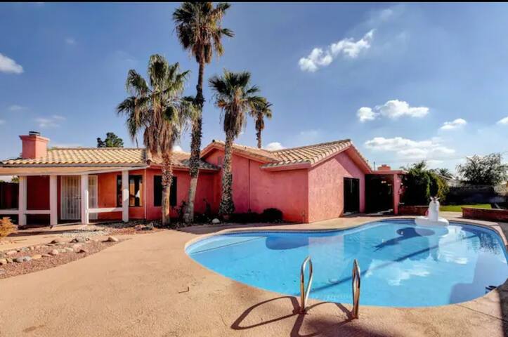 12 Beds(5 Bdrm) Large Home in Prime Area