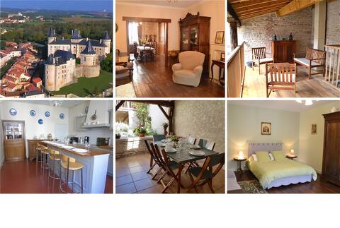 19th century Charming mansion In the heart of the village.