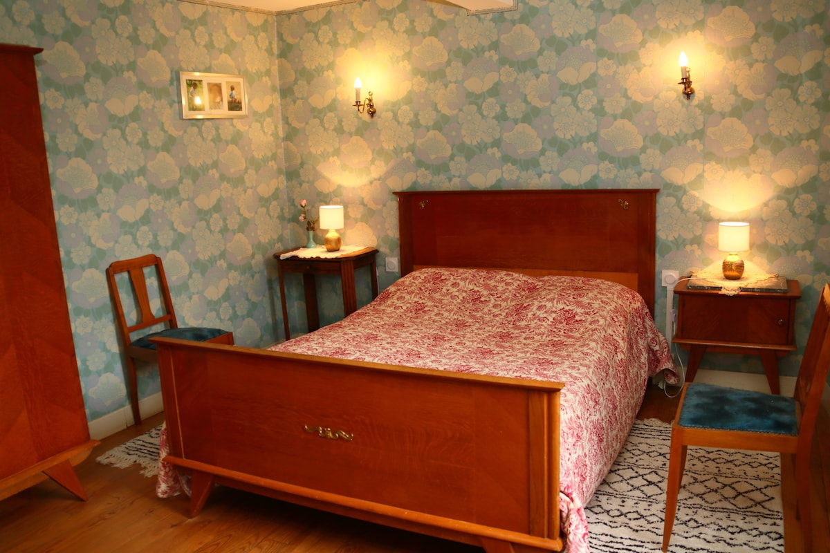 נוף לחדר שינה 2 חצר (בסיס מיטה משופע)