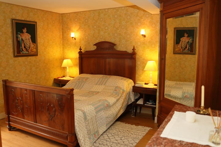 Bedroom three (village street view) (slatted bed base)