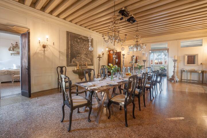 Ca’ Erizzo: dream apartment, spectacular terrace! gallery image 2