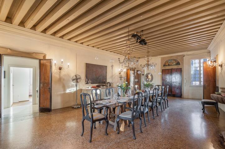 Ca’ Erizzo: dream apartment, spectacular terrace! gallery image 5