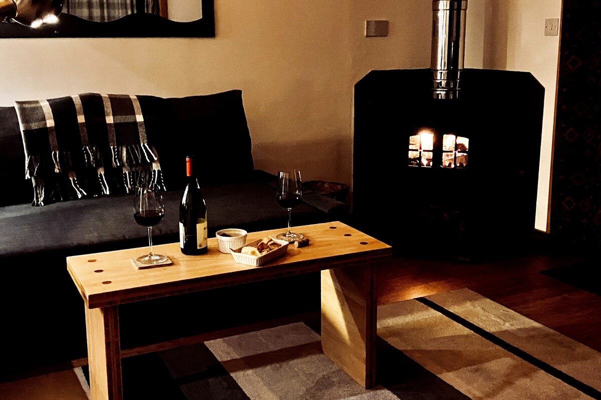 Popular Airbnb listing: Seaview Studio in Tintagel