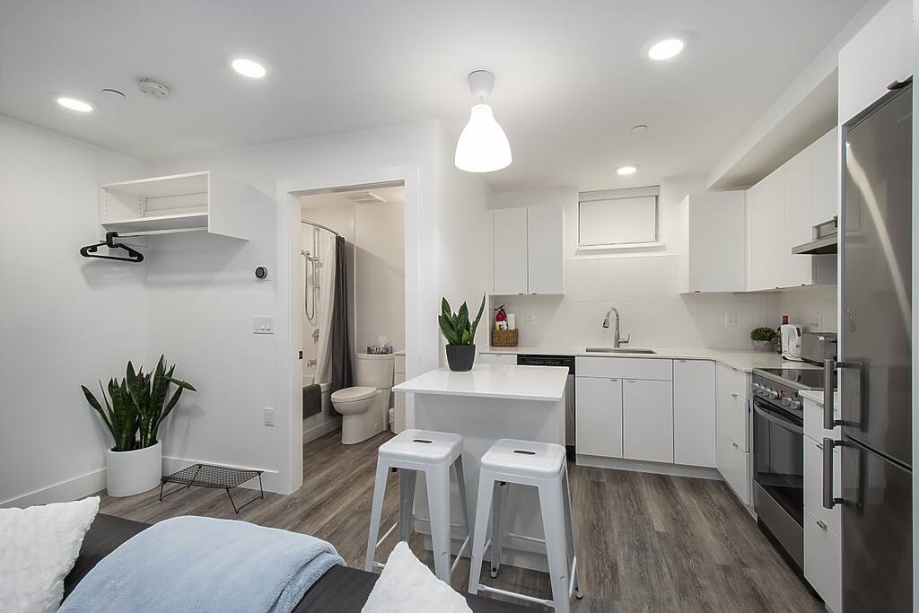 Studio - with full bath, kitchen & laundry