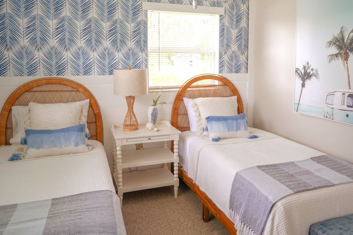 2nd Bedroom w/twin beds