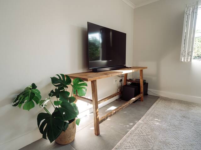 Cosy townhouse with ocean views. gallery image 4