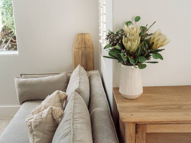 Cosy townhouse with ocean views. gallery image 5