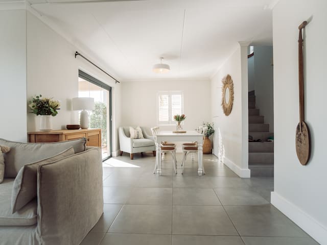 Cosy townhouse with ocean views.