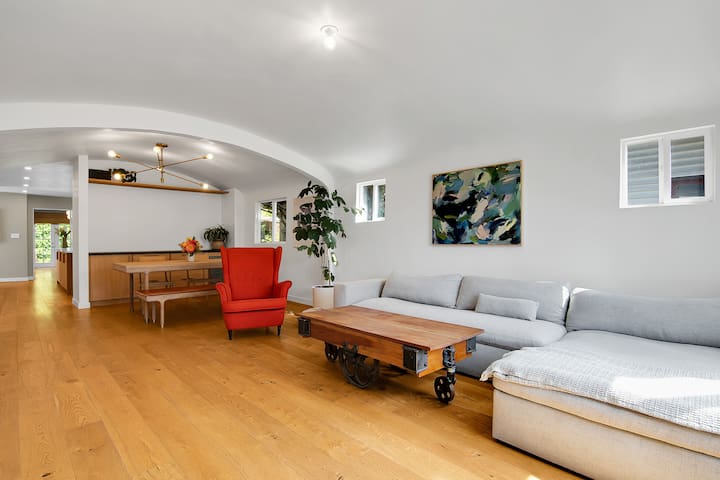 Fully Redone Private Home in SilverLake off Sunset gallery image 2