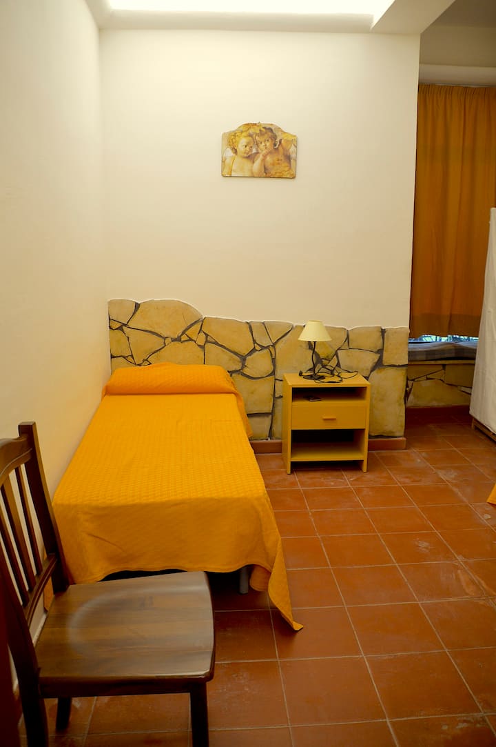 ห้องนอน 3
(เตียงเดี่ยว 3 หลัง)