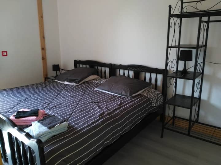 楼上4号卧室， XXL床或两张90张床可供选择