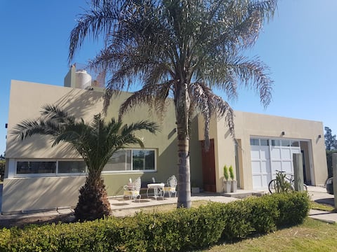 House in Country Club. Park and Pool. For 5 people