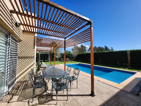 House in Country Club. Park and Pool. For 5 people