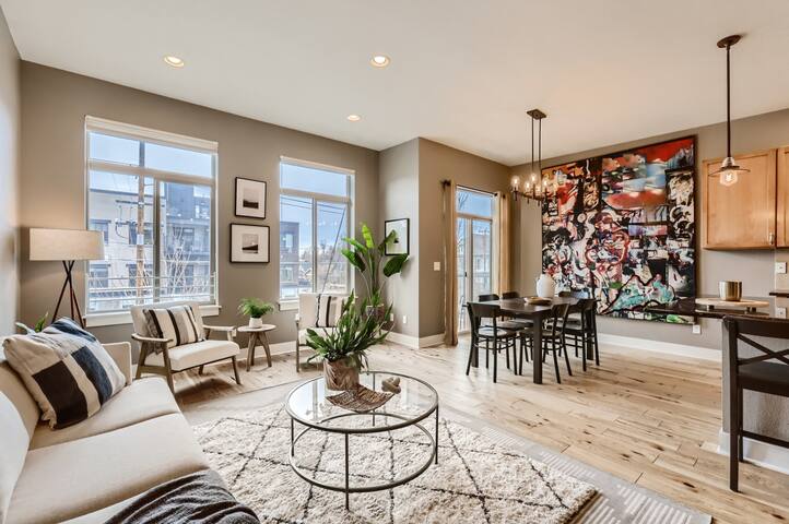 Huge Denver Townhouse with 4 Bedrooms + Office